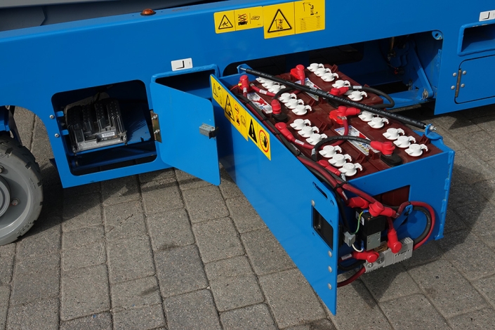 genie-gs-4655-sakselift-batterier-lader