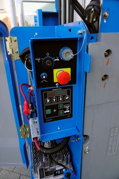 gr-20-batteridreven-mastelift-bakkekontroll