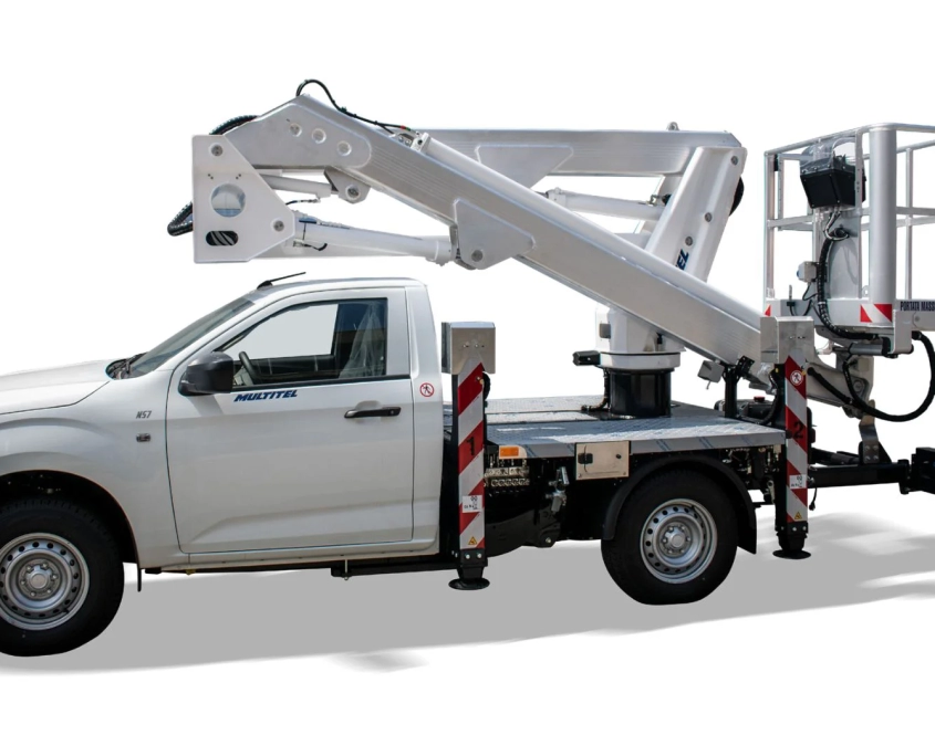 MXE 160 lift montert påISUZU Pick Up