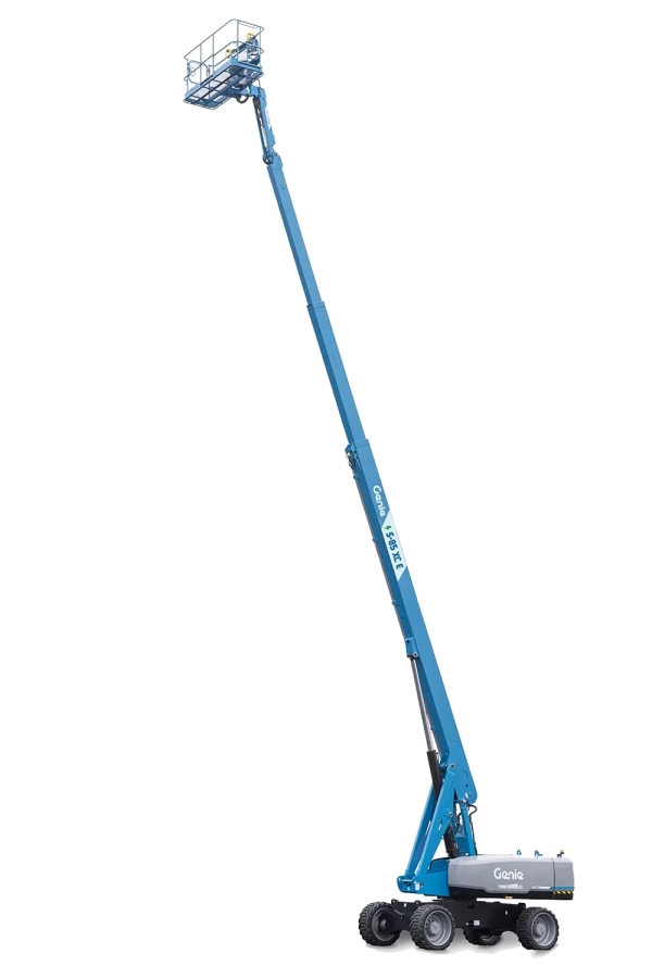 Genie-S-85XC-E-bomlift-med-bommen-helt-opp-og-teleskopbommen-ut