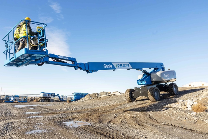 Genie S-85XC FE kjøring i bakke