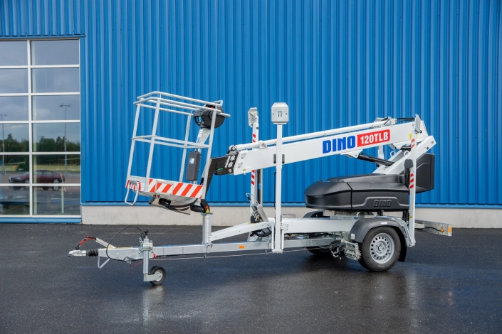 120TLB tilhengermontert batteridreven lift fra siden