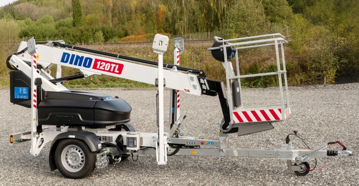 Dino 120TL tilhengermontert lift transportstilling høyre side