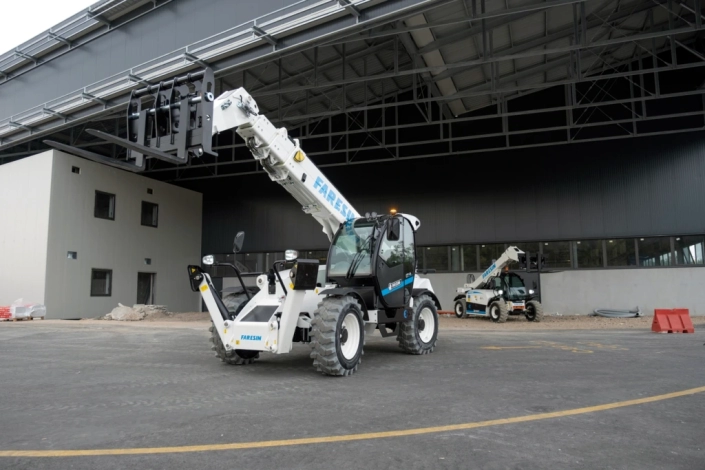 Faresin 17.45 electrisk teleskoplaster med teleskopbom hevet